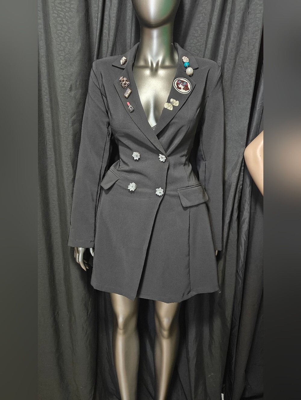 Blazer Mini Dress With Brooches - Picture 5 of 6